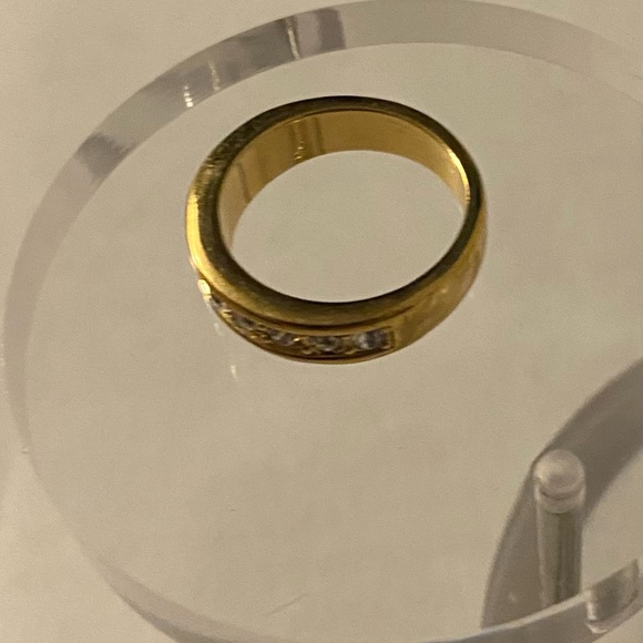 Avon Cubic Zirconia Band ring size 6 - Picture 3 of 5